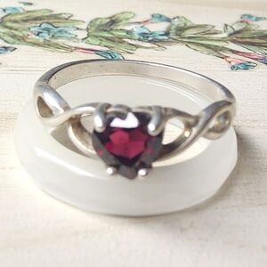 Sterling Silver Size 8 Red Heart Stone, Vintage Preowned